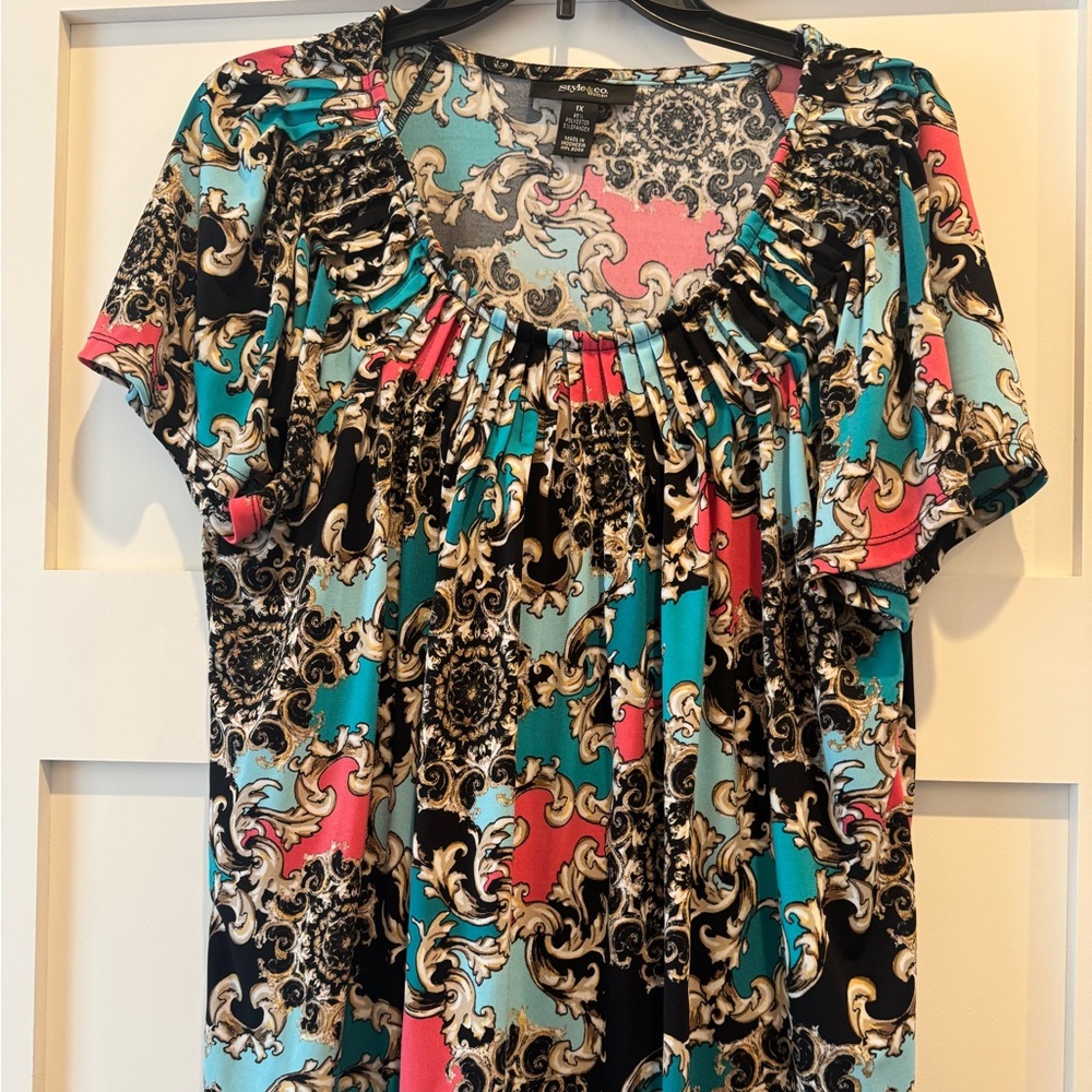 Beautiful women’s blouse by Style & Co size 1X bright colors